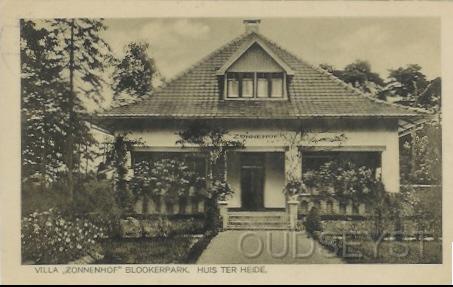 Rembrandtln-1909-001.jpg - Dit is Villa Zonnehof aan de Rembrandtlaan 16 in Huis ter Heide. Het landhuisje werd in 1917 gebouwd door bouwkundige J.H. Wijgh uit Zeist voor G.K. Kielder uit Huis ter Heide. Later is de naam van het landhuisje veranderd in UZ Honk. Opname van 1930