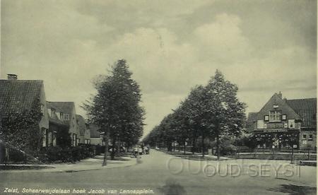 Schaerwln-1934-001.jpg - Schaerweijdelaan, hoek Jacob van Lenneplaan, met op de hoek “De Nieuwe Winkel”. De laan is genoemd naar buitenplaats Schaerweijde. Opname 1934.