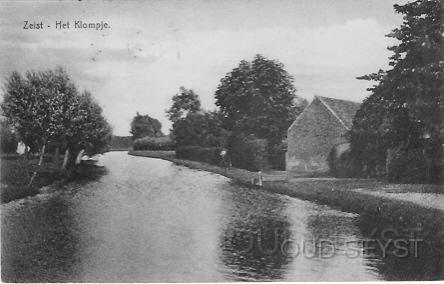 Koppeldijk-1913-003.jpg - Het klompje, gezien vanaf de koppeldijk nabij het sluisje. Foto gemaakt in 1913.